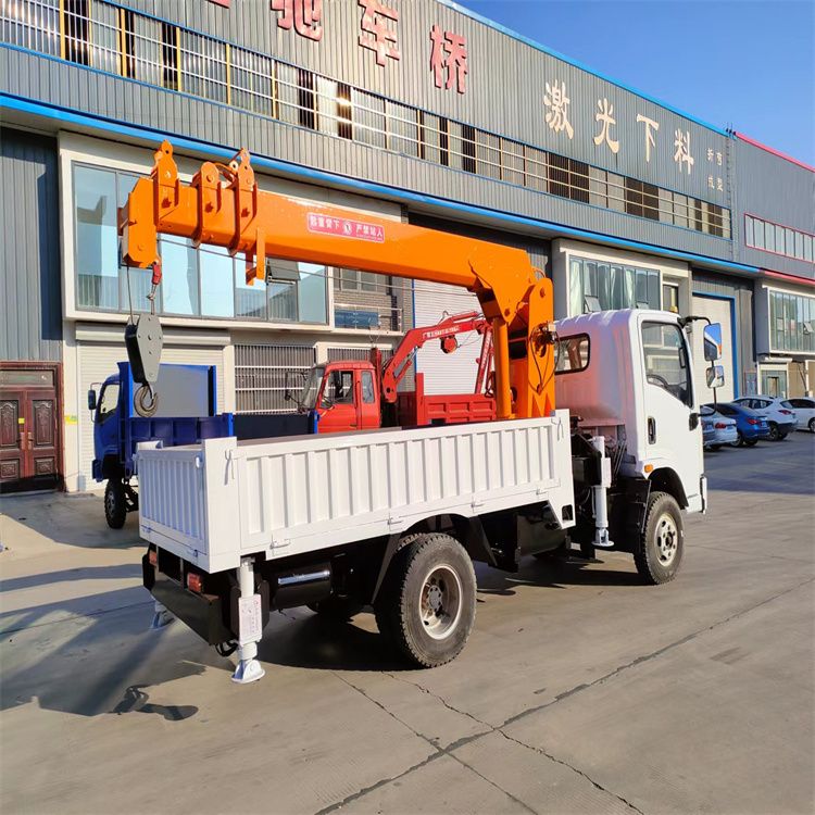 甘井子区三轮随车吊定制 农用改装机自备吊中瑞长期出售